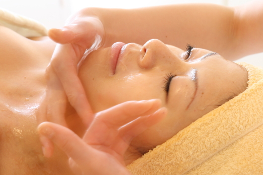 ご自身へのご褒美 リラクゼーション スパブランドフェイシャル